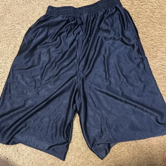 Balenciaga Men’s Logo Cotton Basketball Shorts - Picture 4 of 7